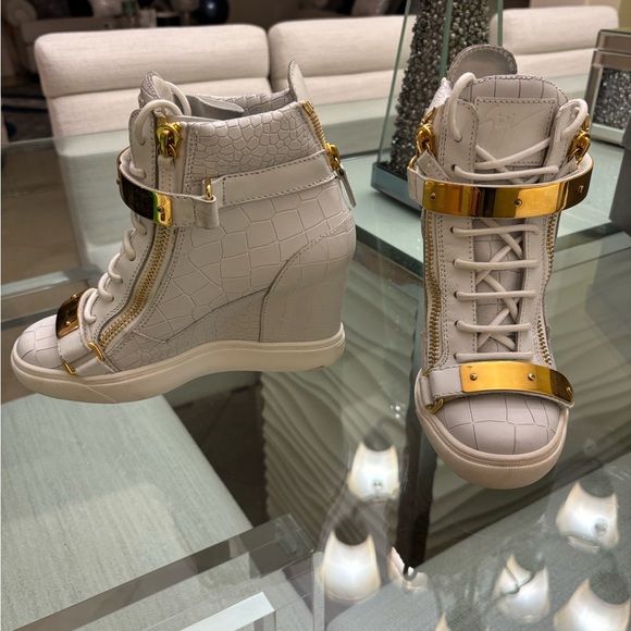 Authentic Giuseppe Zanotti Lorenz 75 TR Donna Gold and Cream High-Top Sneakers - Picture 17 of 17